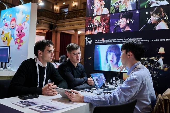 문화체육관광부와 한국콘텐츠진흥원은 국내 우수 콘텐츠 기업의 해외 진출 및 수출 판로 확대를 지원하는 '2024 K-콘텐츠 엑스포 in 독일'을 지난 4일부터 나흘간 독일 프랑크푸르트에서 개최했다고 11일 밝혔다.