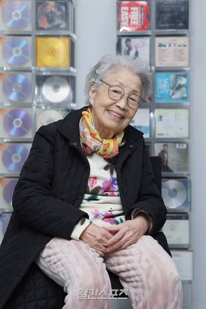 여성국극 1세대 조영숙 명인이 7일 오후 서울 성북구 동선동에서 진행된 일간스포츠와의 인터뷰에 앞서 포즈를 취하고 있다. 서병수 기자 qudtn@edaily.co.kr /2024.11.07/