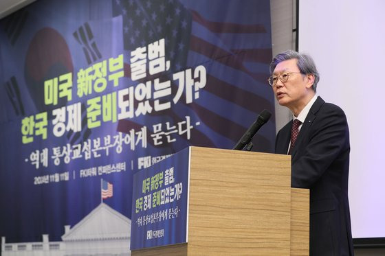 김창범 한국경제인협회 부회장이 11일 서울 여의도 FKI타워 컨퍼런스센터에서 열린 '미국 新정부 출범, 한국경제 준비되었는가' 좌담회에 참석해 인사말을 하고 있다. 사진 한국경제인협회