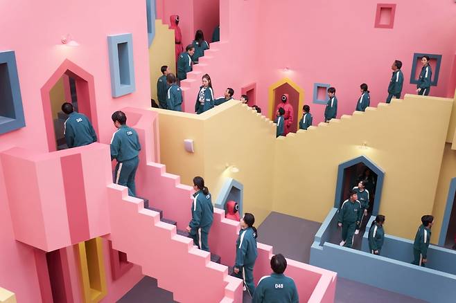 '오징어게임' 시즌2에 나오는 미로계단. /넷플릭스