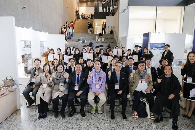 KCC글라스는 공동 주최한 ‘2024 대한민국 실내건축대전’에서 99개 작품이 수상작으로 선정됐다고 11일 밝혔다. [사진 제공=KCC글라스]