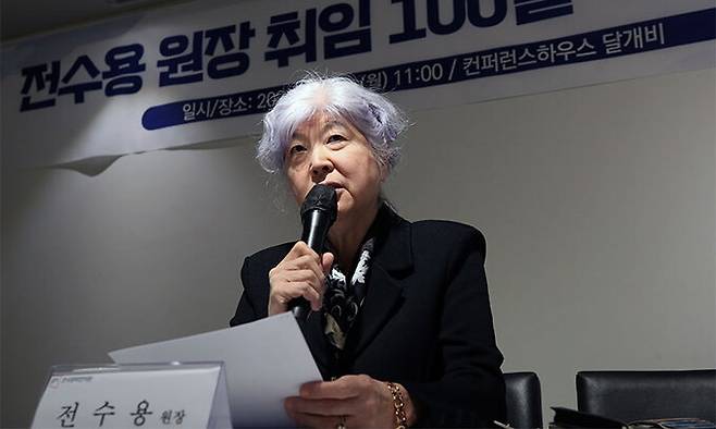 전수용 한국문학번역원장이 11일 서울 중구 달개비에서 열린 취임 100일 기자간담회에서 이야기하고 있다. 뉴스1