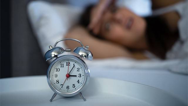 밤에 통증이 더 심해지는 경향이 있다ㅣ출처: 클립아트코리아