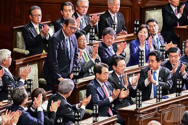 11일 일본 도쿄 국회의사당에서 이시바 시게루 총리가 중의원 결선 투표를 거쳐 103대 총리로 재선출됐다. 2024.11.11/ ⓒ AFP=뉴스1 ⓒ News1 권진영 기자