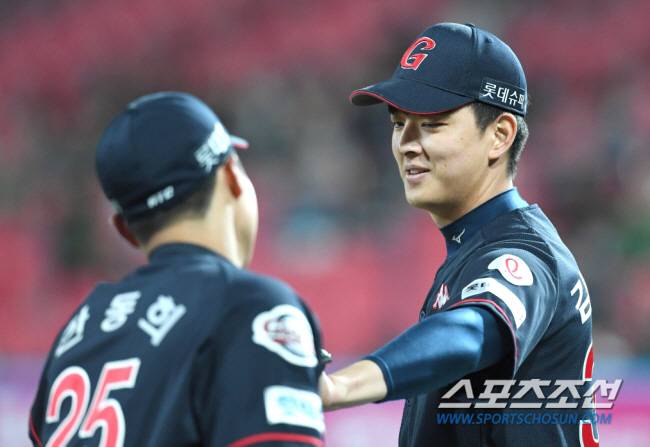 데뷔초 짧은 머리의 김원중. 스포츠조선DB