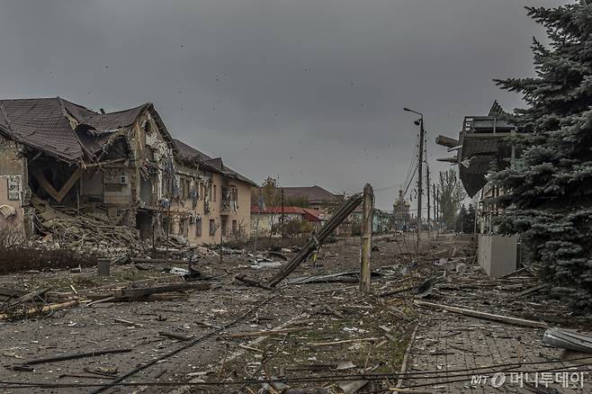지난 7일(현지시간) 러시아의 공격으로 폐허가 된 우크라이나 도네츠크주 쿠라크호브의 중앙 거리 모습. /사진=AP=뉴시스