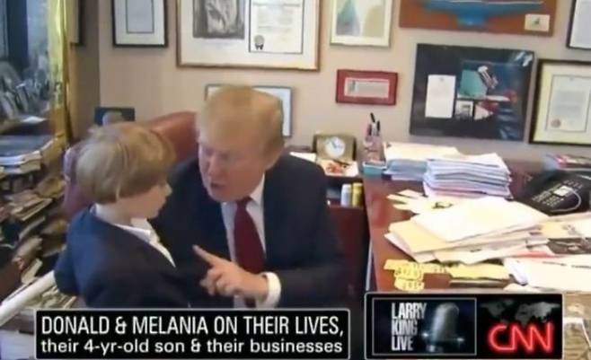 도널드 트럼프가 과거 아들 배런에게 했던 훈육 영상이 화제다. /사진=CNN 캡처