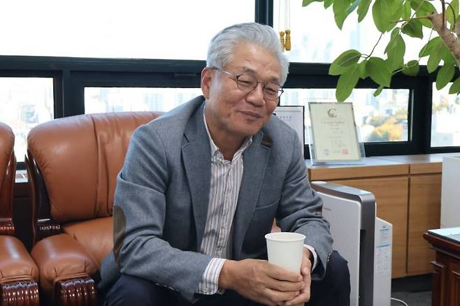 이창기 한국시멘트협회 부회장이 아시아경제와 인터뷰하고 있다. 한국시멘트협회 제공