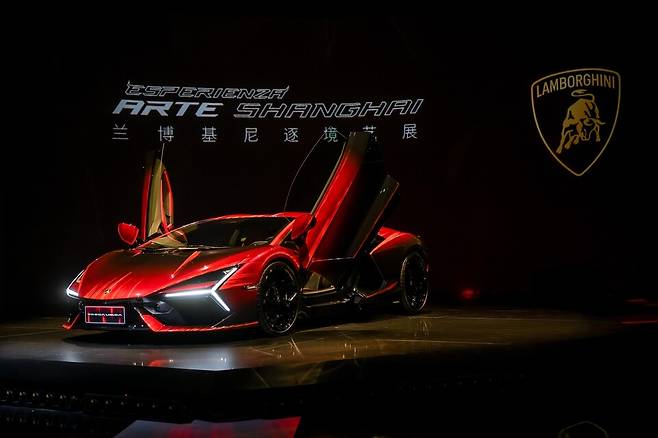 사진 : 람보르기니 레부엘토 오페라 유니카