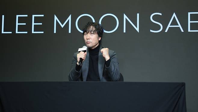 Lee Moon-sae speaks during a press conference held on Nov. 13 at the Stanford Hotel in Mapo District, western Seoul. [NEWS1]