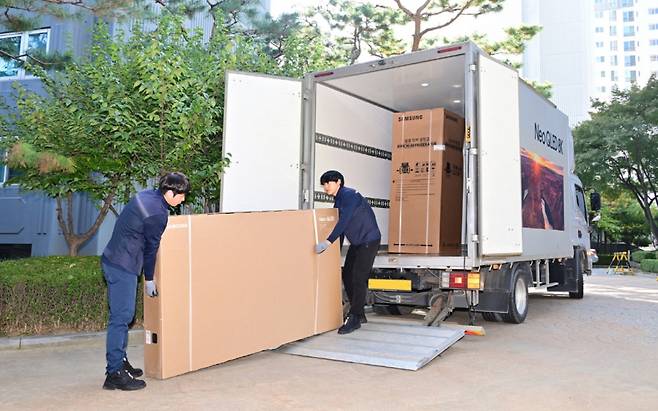 삼성전자가 11월 14일부터 시행하는 '오늘보장' 서비스를 이용하면 주문 당일 배송, 설치를 받을 수 있다. /사진제공=삼성전자