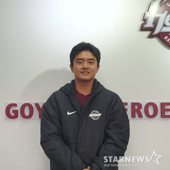 키움 강진성이 12일 경기도 고양시에 위치한 고양 국가대표 훈련장에서 사진 촬영에 응하고 있다. /사진=김동윤 기자