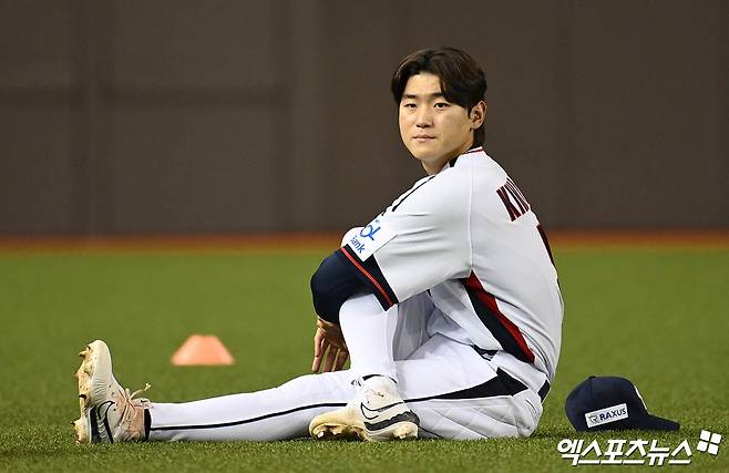 일본 스포츠 전문 매체 '스포츠 호치'가 오는 16일 한국과의 2024 WBSC 프리미어12 B조 조별리그 경기를 앞두고 김도영을 한국 야구 대표팀 중심 선수로 소개했다. 사진 박지영 기자