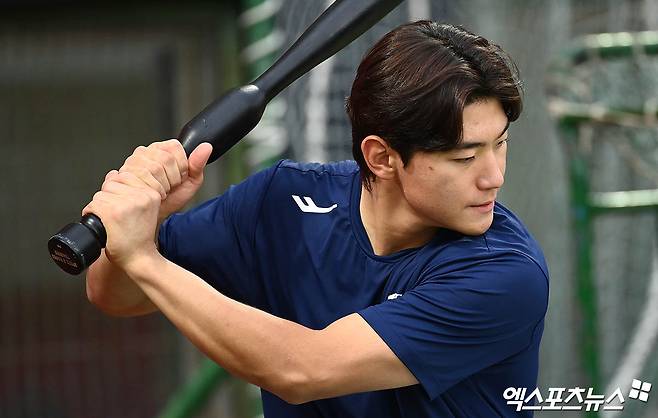 일본 스포츠 전문 매체 '스포츠 호치'가 오는 16일 한국과의 2024 WBSC 프리미어12 B조 조별리그 경기를 앞두고 김도영을 한국 야구 대표팀 중심 선수로 소개했다. 사진 박지영 기자