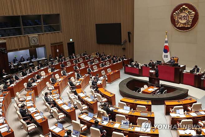 국회 예결위 전체회의 (서울=연합뉴스) 신준희 기자 = 사진은 전날 열린 국회 예산결산특별위원회 전체회의. 2024.11.11 hama@yna.co.kr