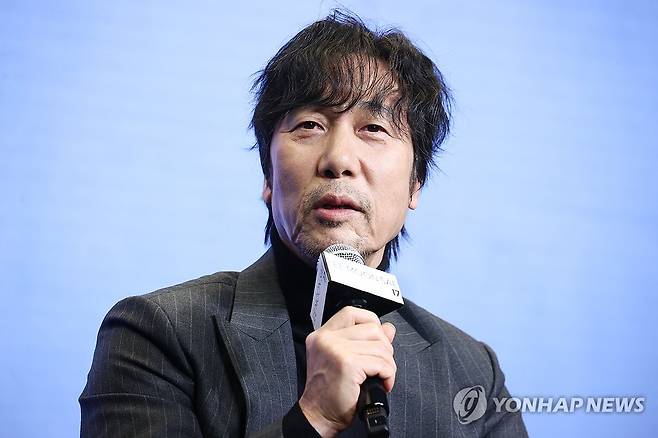 13년 만 DJ 복귀…"나는 라디오로 성장하고 꽃피워, 이문세와 떼어놓을 수 없는 함수 관계"'레전드' 이문세 , 내년 정규 17집 발매 (서울=연합뉴스) 진연수 기자 = 가수 이문세가 13일 오후 서울 마포구 스탠포드 호텔에서 열린 정규 17집 발매 관련 기자간담회에서 질문에 답하고 있다. 2024.11.13 jin90@yna.co.kr