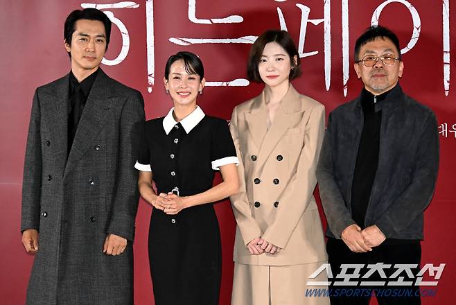 13일 코엑스 메가박스에서 열린 영화 히든페이스의 언론시사회, 송승헌, 조여정, 박지현, 김대우 감독이 포즈를 취하고 있다. 허상욱 기자 wook@sportschosun.com/2024.11.13/