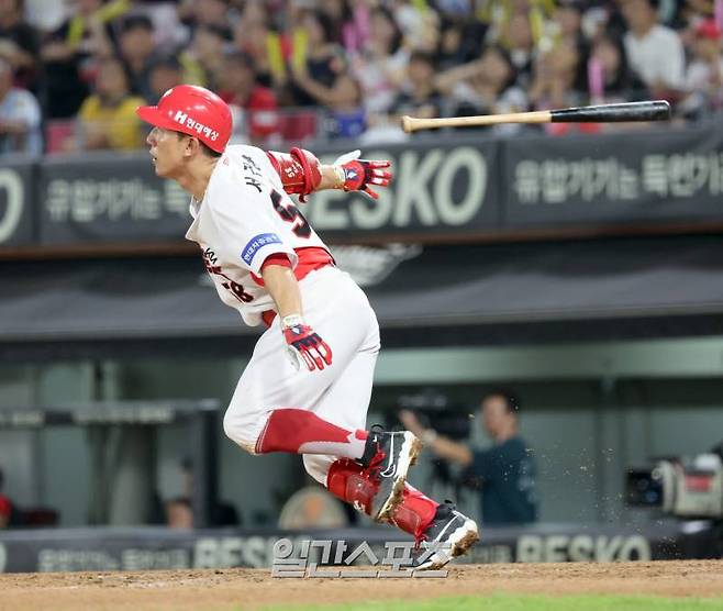 6일 오후 광주 기아챔피언스필드에서 열린 프로야구 키움과 KIA 경기. KIA 서건창이 5회 1타점 2루타를 날리고있다. 광주=정시종 기자 capa@edaily.co.kr /2024.09.06.