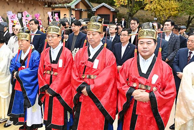 14일 오전 경북 구미시 상모동에 있는 박정희 전 대통령 생가에서 박정희대통령 탄신 107돌 숭모제가 열리고 있다. 경북도 제공