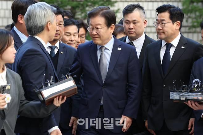 이재명 더불어민주당 대표가 15일 오후 서울 서초구 서울중앙지방법원에서 열린 ‘故김문기·백현동 허위 발언’ 공직선거법 위반 혐의 1심 선고 공판에 출석하고 있다. (사진=이데일리 이영훈 기자)