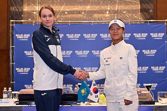 리바키나와 맞붙는 백다연 (Photo by Andrey Udartsev)