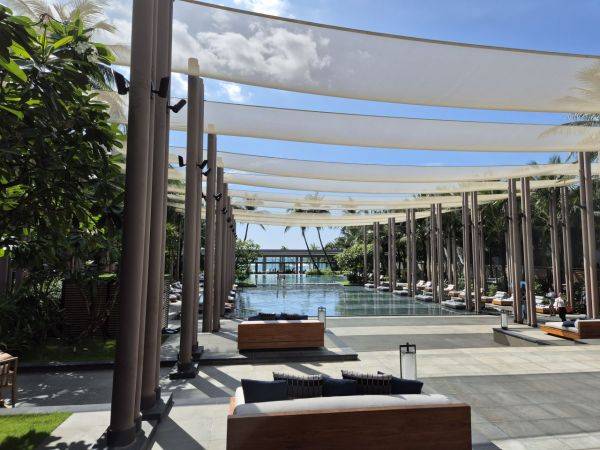 리젠트 푸꾸옥 메인풀장 옆 카바나 모습. 공간 분리가 확실하게 돼있어 개인적인 시간을 보내기에 좋아 보인다. 이민지 기자.