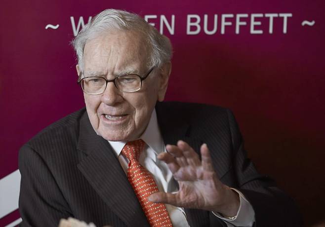 Warren Buffett, Chairman and CEO of Berkshire Hathaway, 사진=연합뉴스 제공