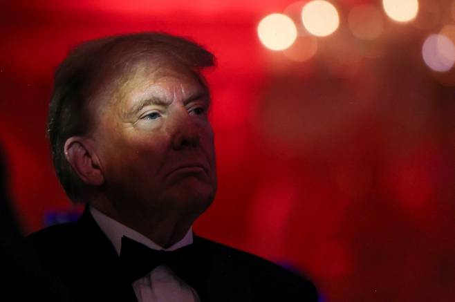 트럼프가 인플레이션감축법(IRA)에 따른 전기차 세액공제 폐지를 논의하고 있다는 소식에 2차전지주가 폭락했다./사진=로이터