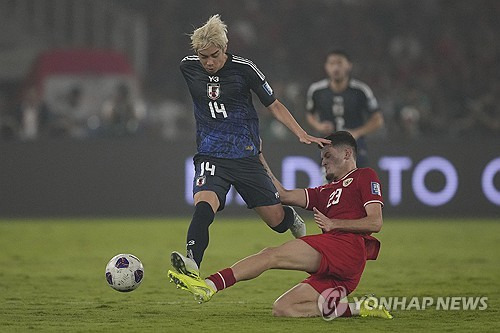 신태용 감독이 이끄는 인도네시아 축구 대표팀이 15일(한국시간) 인도네시아 자카르타에 있는 겔로라 붕 카르노 경기장에서 열린 일본과의 2026 국제축구연맹(FIFA) 북중미 월드컵(캐나다-미국-멕시코 공동 개최) 아시아 지역 3차 예선 C조 5차전에서 0-4 완패를 당했다.  지난 1989년 6월 맞대결 이후 35년 만에 일본을 홈으로 불러들인 인도네시아는 깊이 내려선 수비진이 실수로 무너지면서 완패를 당했다. 연합뉴스