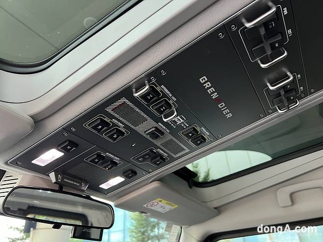 이네오스 그레나디어 실내
