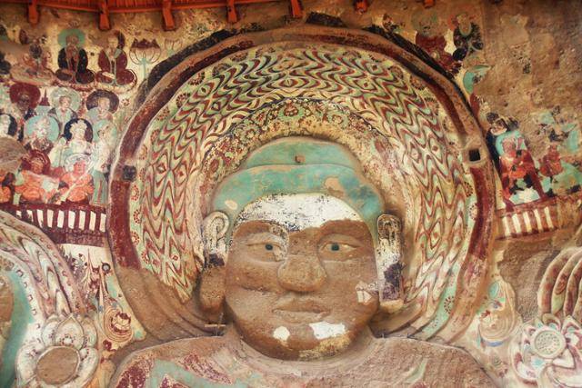 중국 간쑤성 우산시 수렴동 협곡의 부조 대불. 암벽 전체를 활용해 새긴 36m 아시아 최대 마애불이라 자랑한다. ⓒ최종명