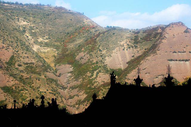 수렴동 전각 지붕 너머로 보이는 풍광. ⓒ최종명