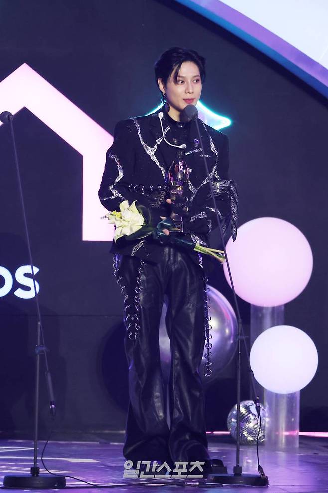 [2024 KGMA] 태민이 16일 인천 중구 운서동 인스파이어 아레나에서 열린 '2024 코리아그랜드뮤직어워즈(KGMA)' 첫째날 아티스트데이에서 ‘룰루아 팬캐스트’상을 수상하고 수상소감을 밝히고 있다. 일간스포츠(이데일리M)가 주최하고 KGMA 조직위원회가 주관하는 '2024 KGMA'는 올해 창간 55주년을 맞은 일간스포츠가 대한민국 대중음악계에 새로운 패러다임을 제시하기 위해 새롭게 개최하는 시상식으로 16, 17일 이틀간 펼쳐진다. 영종도(인천)=KGMA특별취재반 /2024.11.16/