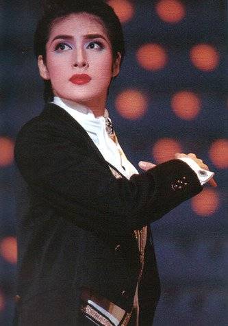 다카라즈카의 ‘레전드 남역’ 아마미 유키.