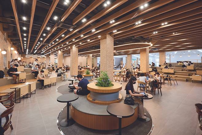 Students study at Pusan National University’s PNU Saebyeokbeol Library [PUSAN NATIONAL UNIVERSITY]