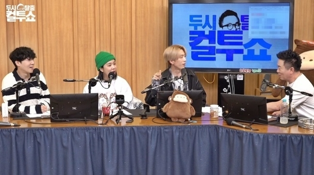 16일 방송된 SBS 파워FM ‘두시탈출 컬투쇼’에 출연한 H.O.T. 출신 이재원(왼쪽에서 세 번째). 사진 SBS 보이는 라디오 캡쳐