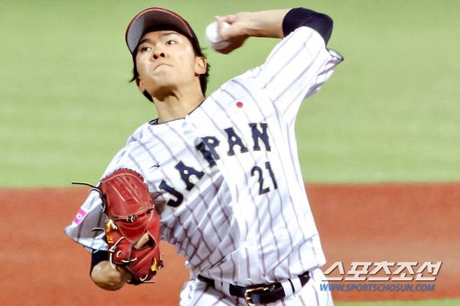 일본대표팀 선발 하야카와가 17일 쿠바전서 역투하고 있다. 사진제공=WBSC