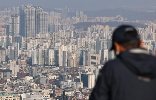 12일 서울 남산에서 바라본 도심 아파트. 뉴스1