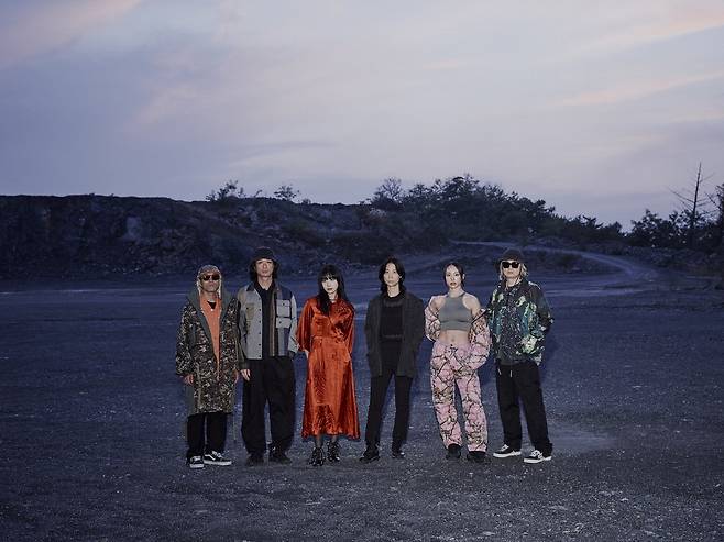 정규 2집의 수록곡들을 발표한 밴드 이날치.  하이크