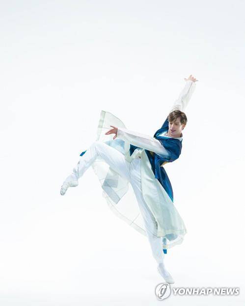 2019년 유니버설발레단 춘향 공연에서 '몽룡'을 연기한 블라디미르 쉬클리야로프 [유니버설발레단 제공]