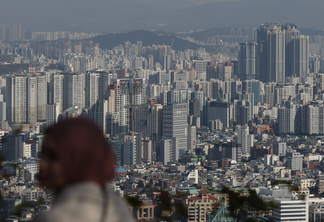 남산에서 바라본 서울 아파트 단지.