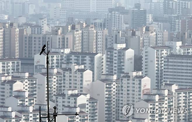 서울 아파트  (서울=연합뉴스) 한상균 기자 = 24일 남산에서 바라본 서울 아파트 모습. 2022.11.24 xyz@yna.co.kr