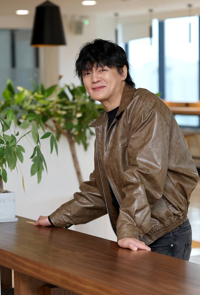 드라마 '지옥에서 온 판사'에서 '정선호'역으로 출연한 배우 최동구가 14일 서울 순화동 KG타워에서 진행한 일간스포츠와의 인터뷰에 앞서 포즈를 취하고 있다. 김민규 기자 mgkim1@edaily.co.kr /2024.11.14/