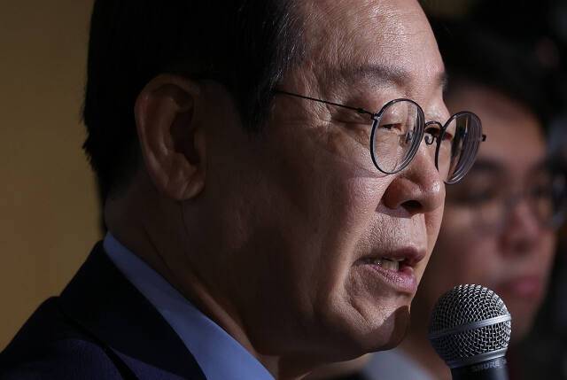 더불어민주당 이재명 대표가 20일 서울 여의도의 한 카페에서 열린 '국내 주식시장 활성화를 위한 일반투자자 간담회'에서 발언을 하고 있다. 연합뉴스