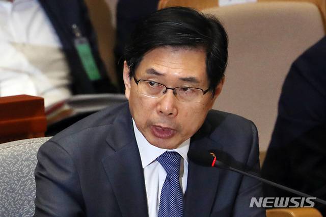 【서울=뉴시스】이종철 기자  = 5일 서울 여의도 국회에서 열린 예산결산특별위원회 제4차 전체회의에서 박상기 법무부 장관이 조국 후보자 관련 의원 질의에 답변하고 있다. 2019.09.05. jc4321@newsis.com