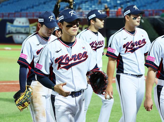▲ 한국야구 대표팀이 2024 세계야구소프트볼연맹(WBSC) 프리미어12에서 4강 진출에 실패했다.&nbsp;2000년 시드니 올림픽 동메달, 2006년 월드베이스볼클래식(WBC) 4강, 2008년 베이징 올림픽 금메달, 2009년 WBC 준우승을 거두며 르네상스를 맞이한 한국야구 대표팀은 2013년, 2017년, 2023년 WBC에서는 1라운드 탈락을, 2020 도쿄 올림픽(2021년 개최)에서는 노메달 수모를 당하며 \'야구 강국\'의 면모를 이어가지 못했다. ⓒ연합뉴스