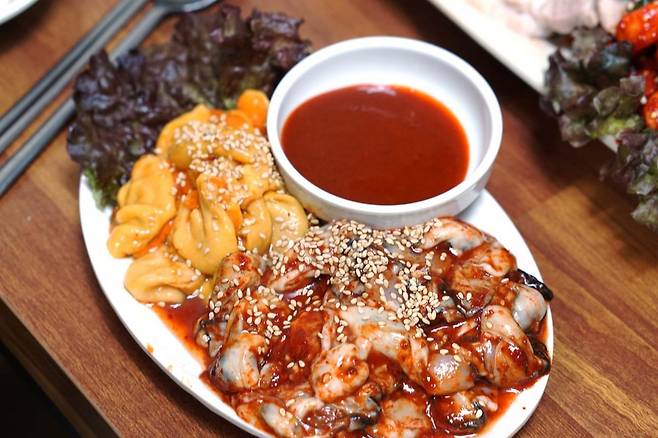 네이버 지도 〈종로3가 장군굴보쌈〉