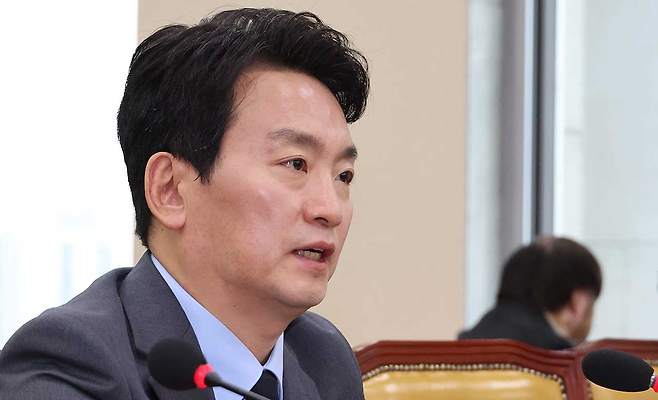 박장범 KBS 사장 후보자가 20일 오전 국회 과학기술정보방송통신위원회에서 열린 사흘째 인사청문회에서 위원 질의에 답하고 있다 2024.11.20 [사진제공:연합뉴스]