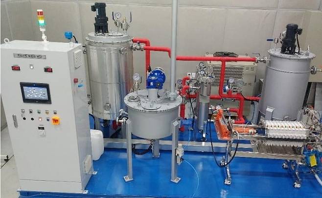 디아이씨 폐플라스틱 재생원료화 실증화 장비. 사진=디아이씨 제공