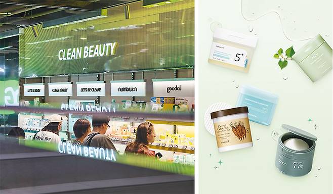 올리브영은 전에 없던 신시장을 개척해내는 역량으로도 정평이 났다. 왼쪽은 친환경, 비건, 안전 등 요소를 담아 올리브영이 카테고리화한 ‘클린뷰티’, 오른쪽은 팬데믹 기간 올리브영 제안으로 제품화에 성공한 ‘마스크팩 패드’ 제품군. (CJ올리브영 제공)